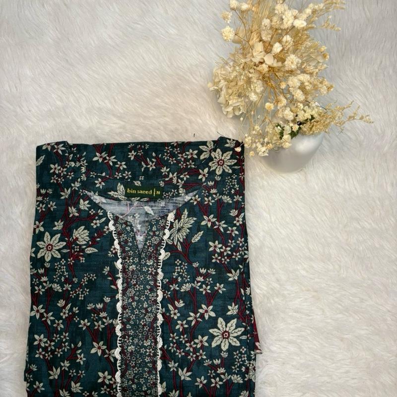 Khaddar Bin Saeed 3 piece green with red, floral print and white lace  Fabric Print Lace Shawl