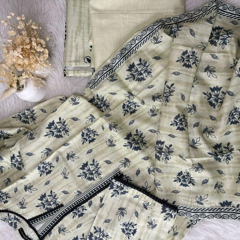 Safina Khaddar 3 Piece Suit with navy Floral Print Everyday Women's Wear with Plain Trousers & Printed Shawl Elegant Outfit Style